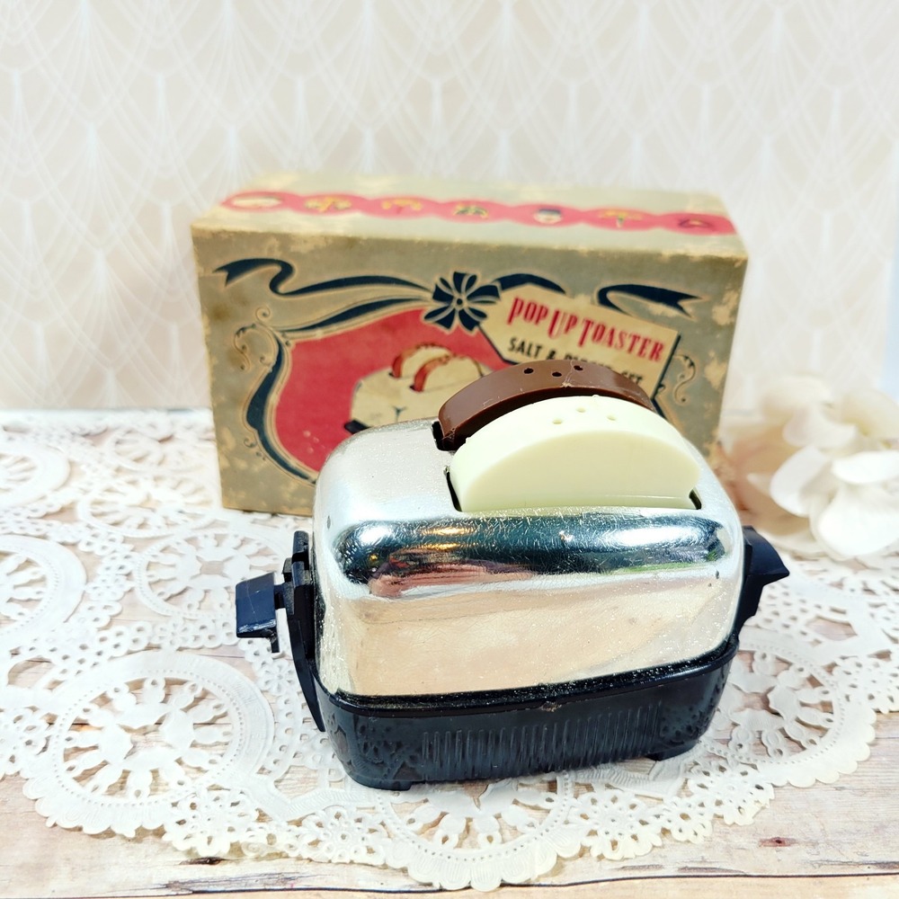 Vintage  Pop-Up Toaster Salt & Pepper  Set In Original Box USA